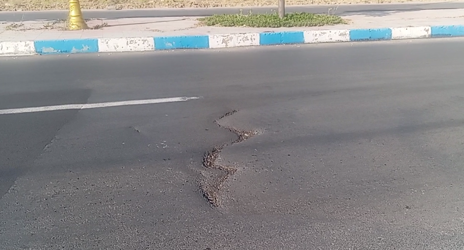 آسفالت تازه بلوار پارسه در صدرا دوباره دچار نشست شد