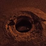 قرارگیری منهول در وسط خیابان عطار صدرا؛ احتمال بروز حادثه برای خودروها