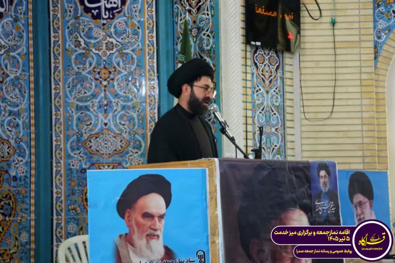 مراسم نماز جمعه در مصلی خیابان پیشگامان