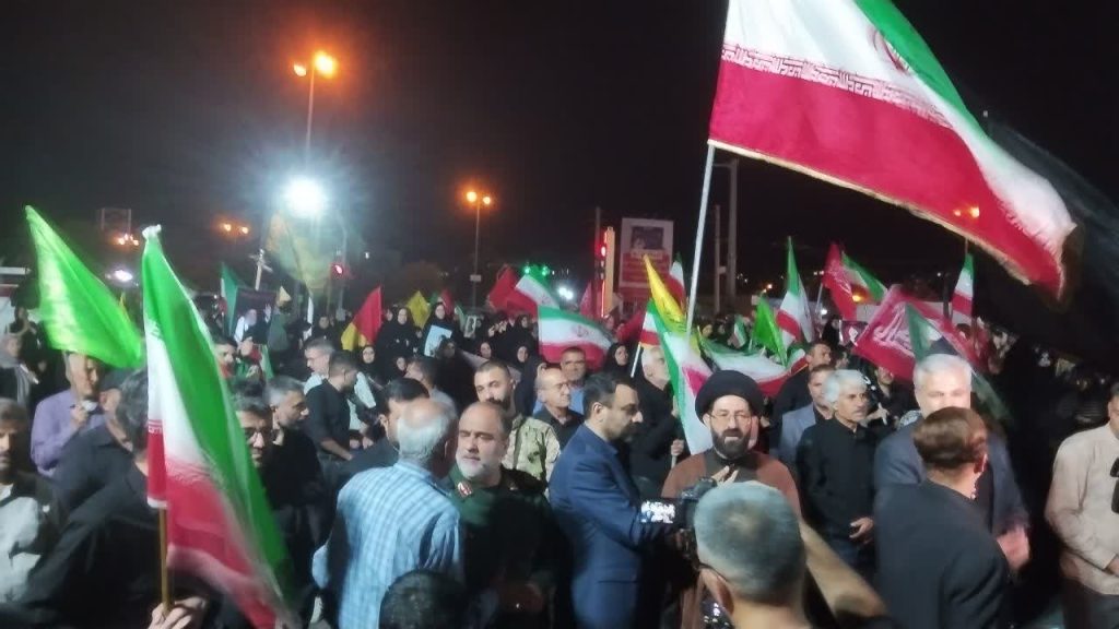 آیین سوگواری با حضور مسئولان و شهروندان در شهر صدرا برگزار شد