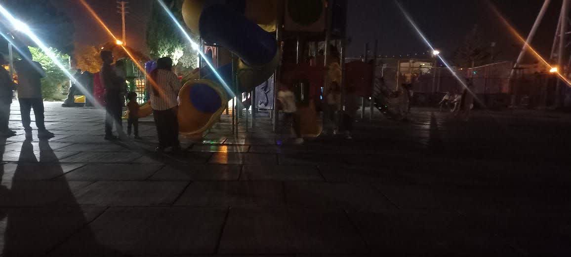 ادامه مشکل روشنایی در پارک خرم صدرا با وجود نصب چند پایه چراغ