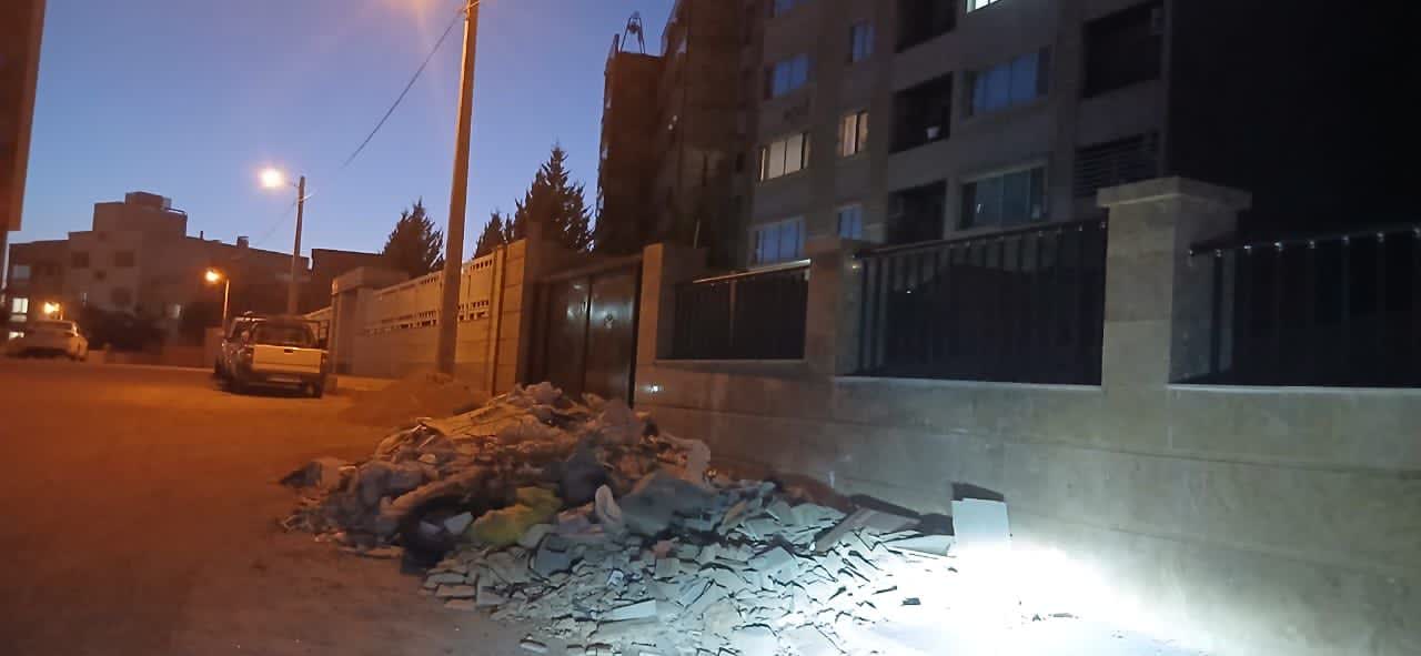 انباشت نخاله‌های ساختمانی در ابتدای خیابان ایران ۱ صدرا