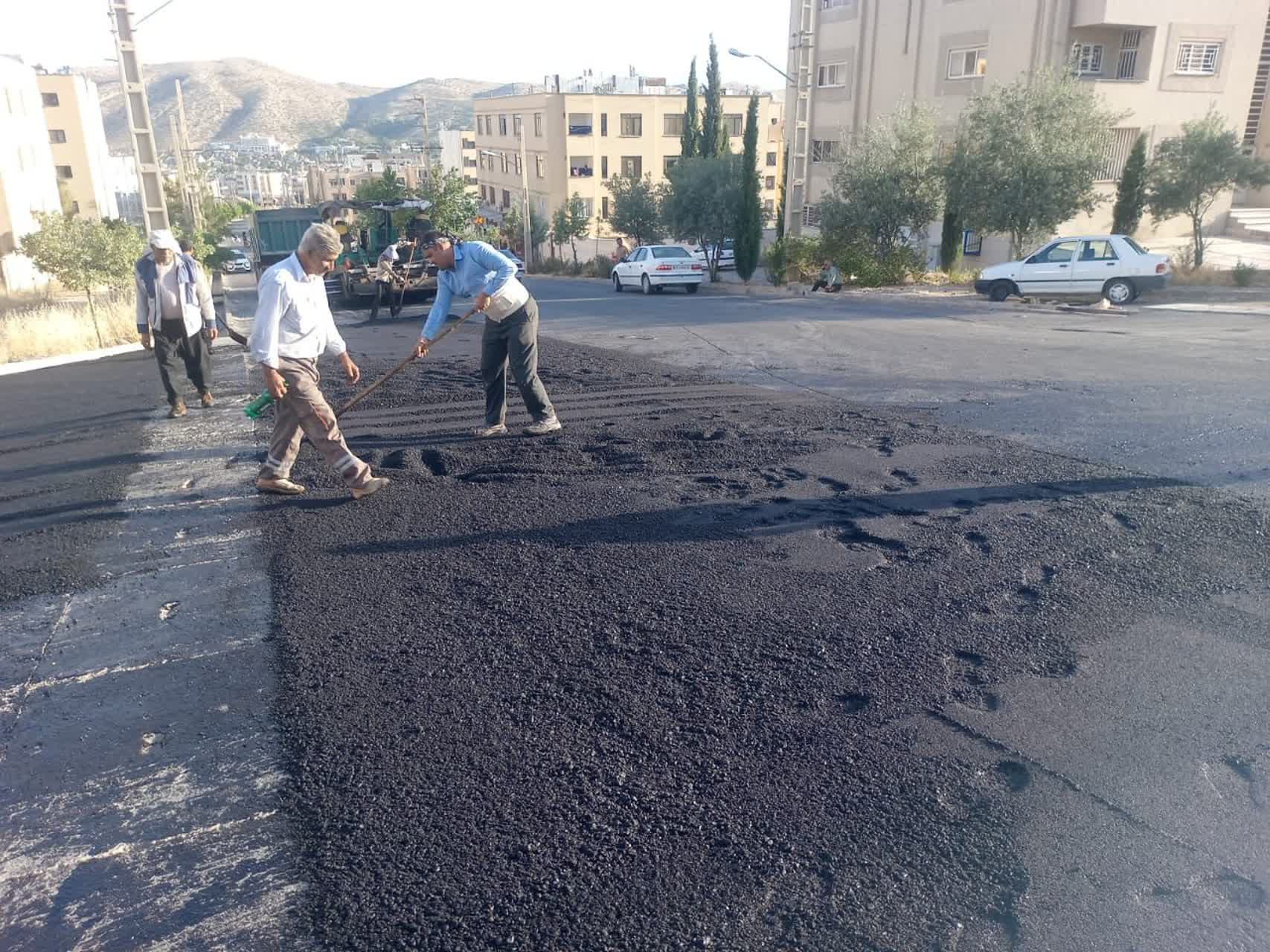 ورودی و خیابان مولانا ۷ صدرا زیر پوشش عملیات روکش آسفالت رفت